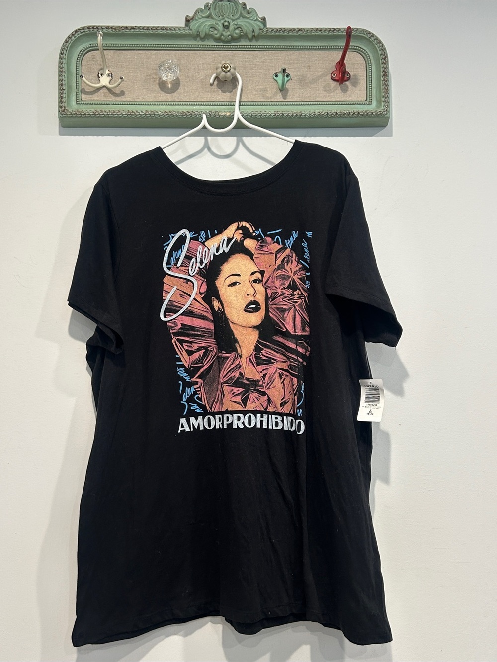 torrid Black Selena 'Amor Prohibido' Graphic Tee Pink & Blue short sleeve 2x new